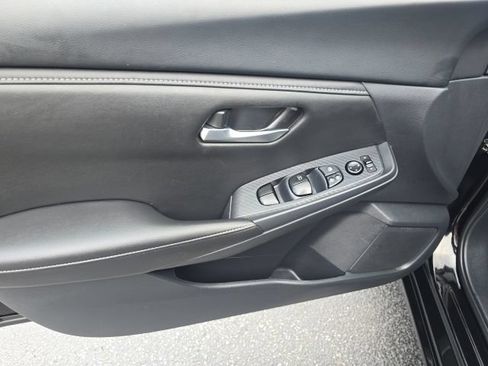 Used 2025 Nissan Sentra SV FWD image 14