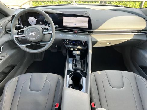 Used 2024 Hyundai Elantra SEL w/ Convenience Package FWD image 24