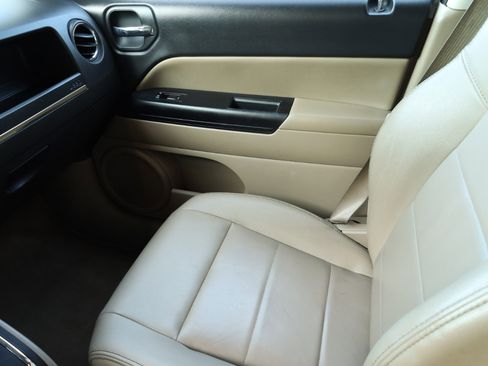 Used 2016 Jeep Patriot High Altitude image 15