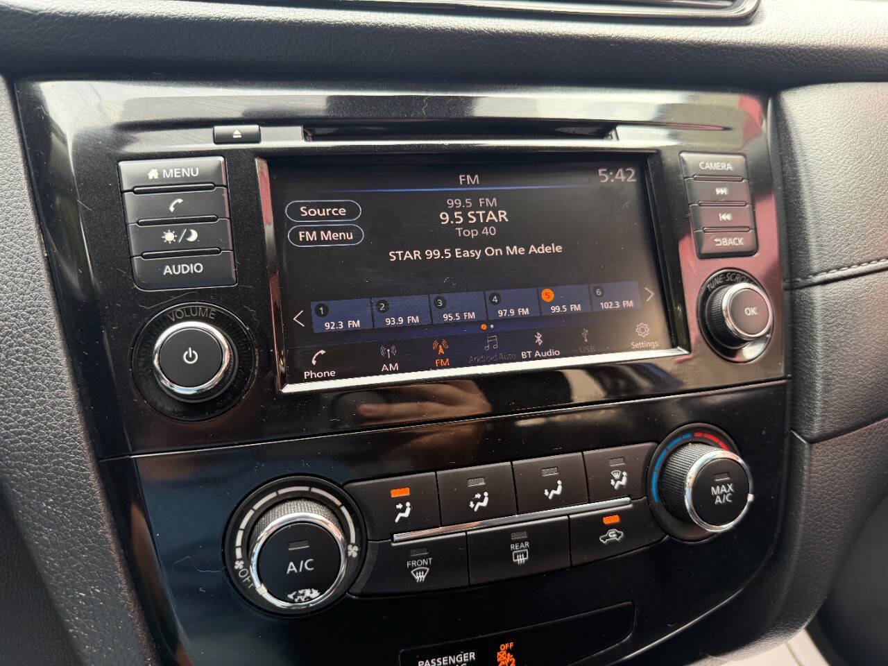 Used 2020 Nissan Rogue S FWD image 29