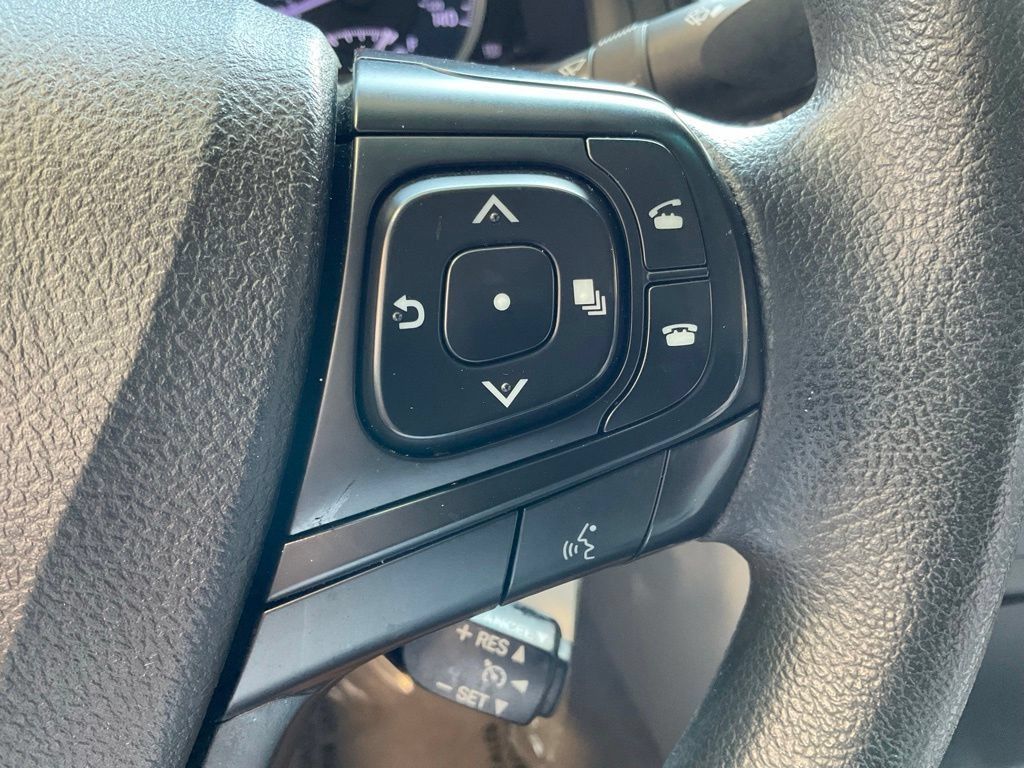 Used 2017 Toyota Camry LE FWD image 13