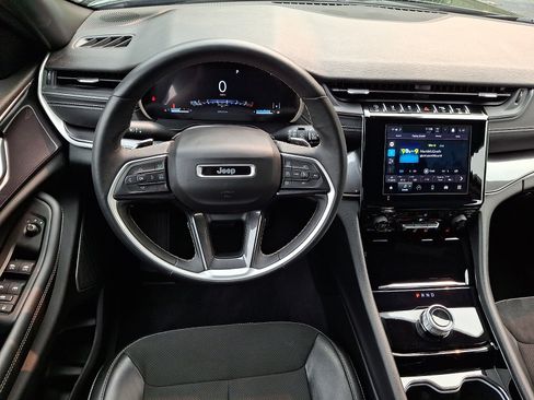 Certified 2021 Jeep Grand Cherokee L Laredo AWD/4WD image 12