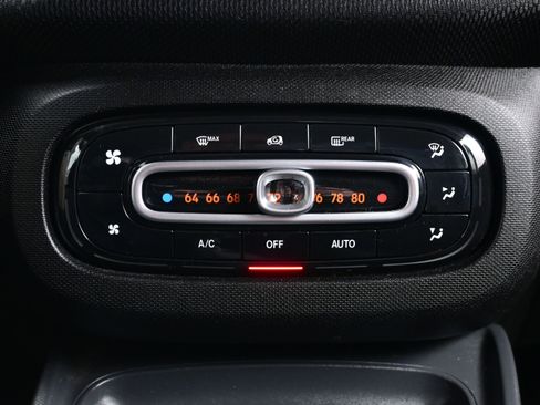 Used 2016 smart fortwo passion image 15