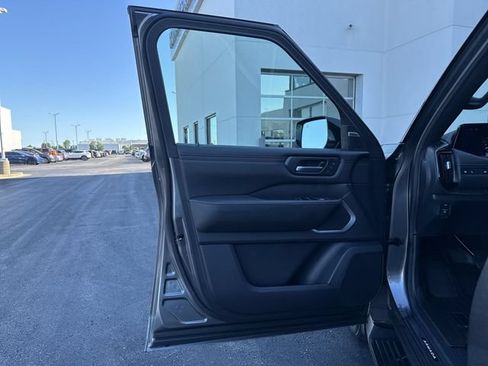Used 2025 Nissan Armada Platinum AWD/4WD image 11