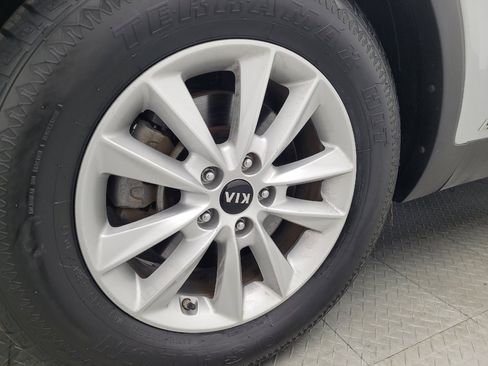 Used 2020 Kia Sorento AWD V6 image 31