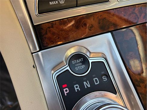 Used 2015 Jaguar XF Premium image 29