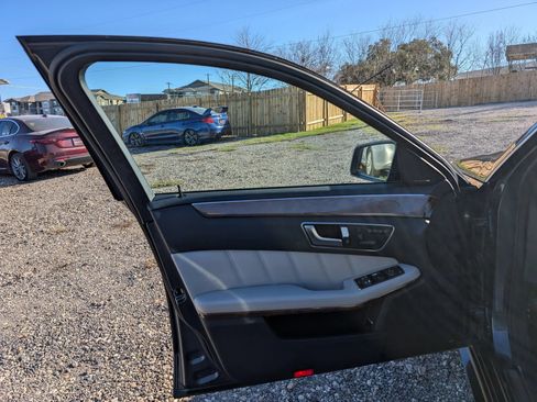 Used 2013 Mercedes-Benz E 350 Sedan image 9