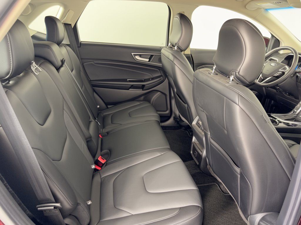 Used 2018 Ford Edge Titanium FWD image 29