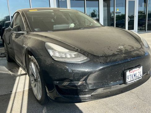 Used 2018 Tesla Model 3 Mid Range RWD image 2