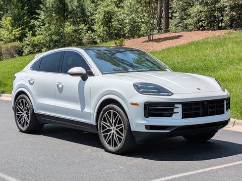 Certified 2025 Porsche Cayenne Coupe AWD/4WD image 27