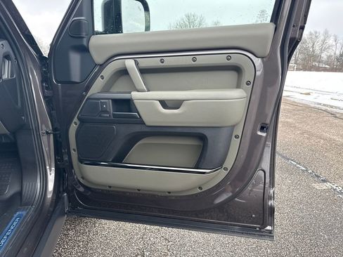 New 2026 Land Rover Defender 110 OCTA image 14