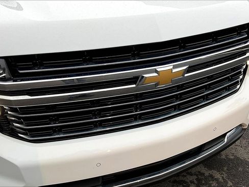 Used 2022 Chevrolet Suburban LT AWD/4WD image 34