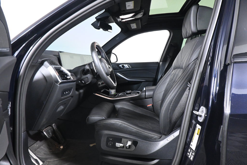 Certified 2026 BMW X5 M60i AWD/4WD image 3