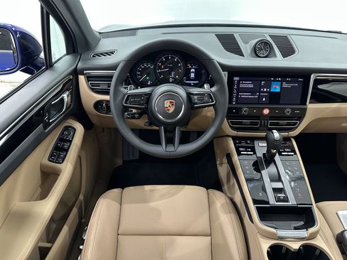 Certified 2025 Porsche Macan image 25