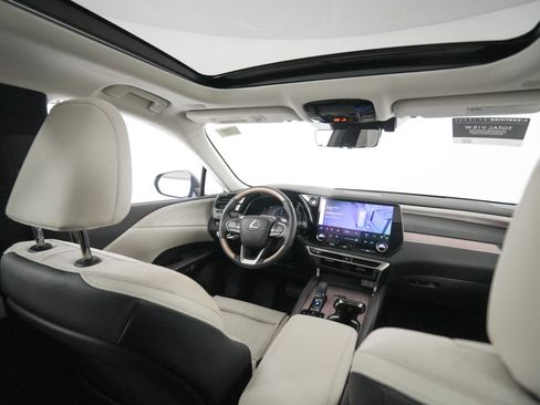 Used 2023 Lexus RX 350 w/ Luxury Package image 16