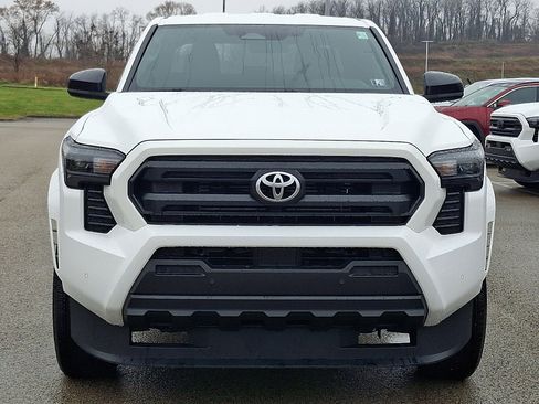 Used 2025 Toyota Tacoma SR image 2