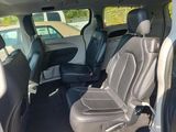 Used 2022 Chrysler Pacifica Touring-L image 4