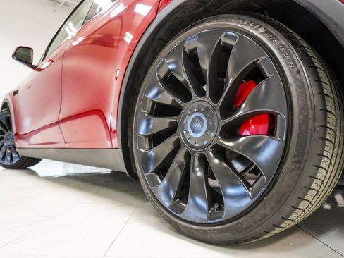 Used 2024 Tesla Model Y Performance image 31