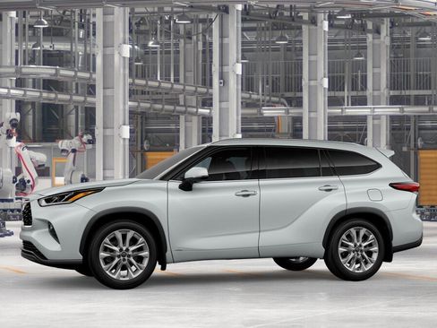 New 2026 Toyota Highlander Limited image 3