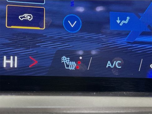 Certified 2025 Chevrolet Traverse LT image 18