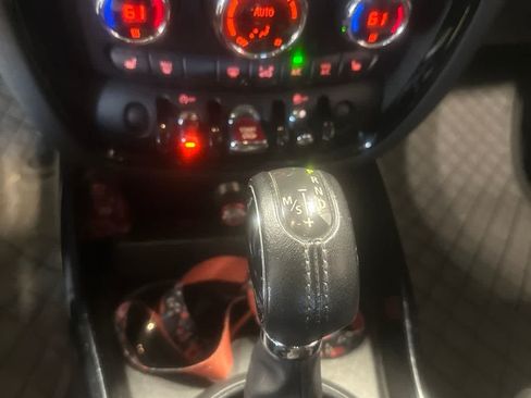 Used 2019 MINI Cooper Clubman ALL4 w/ Premium Package AWD/4WD image 4