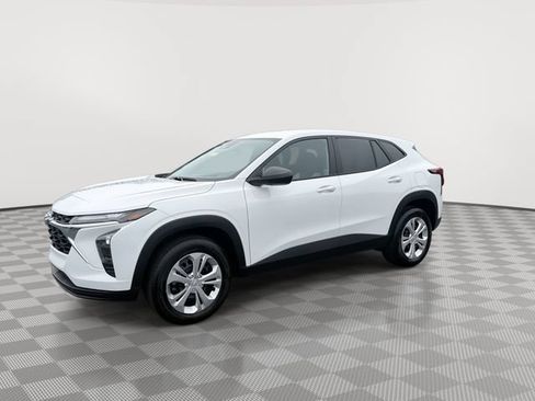 Certified 2026 Chevrolet Trax LS FWD image 5