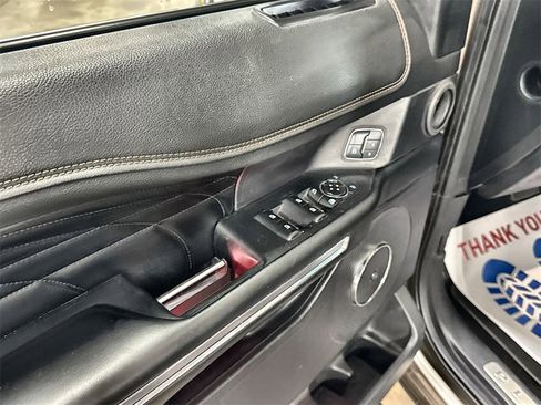 Used 2018 Ford Expedition Platinum image 14