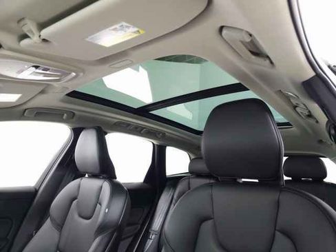 Used 2025 Volvo XC60 B5 Core w/ Protection Package Premier image 19