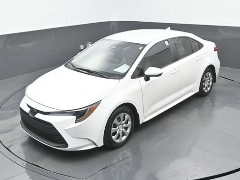 Used 2025 Toyota Corolla LE image 31