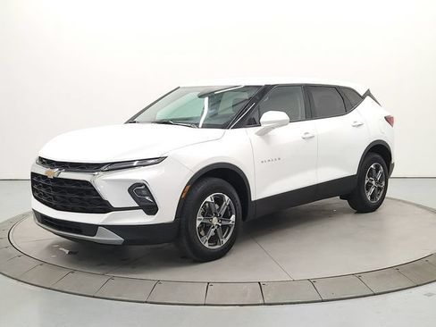 Used 2025 Chevrolet Blazer LT AWD/4WD image 3