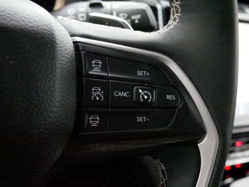 Used 2023 Jeep Grand Cherokee Limited w/ Luxury Tech Group II image 25