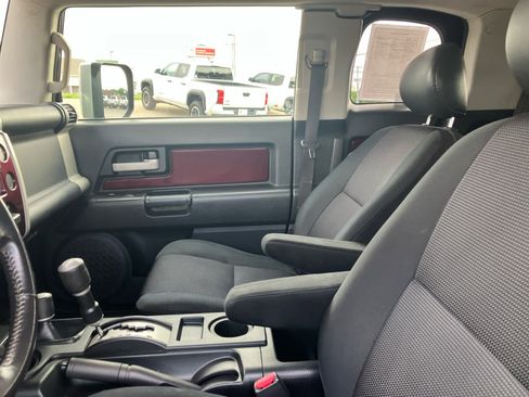 Used 2007 Toyota FJ Cruiser 4WD image 8