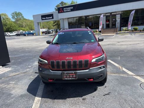 Used 2019 Jeep Cherokee Trailhawk w/ Cold Weather Group AWD/4WD image 3