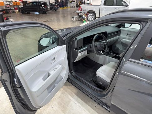 Used 2025 Hyundai Kona SEL image 7