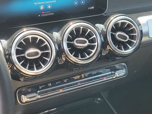 Used 2021 Mercedes-Benz GLB 250 GLB 250 image 26