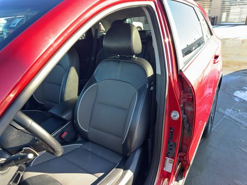 Used 2022 Kia Niro EX w/ Cold Weather Package image 25