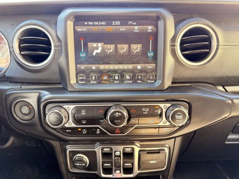 Used 2019 Jeep Wrangler Unlimited Sahara AWD/4WD image 29