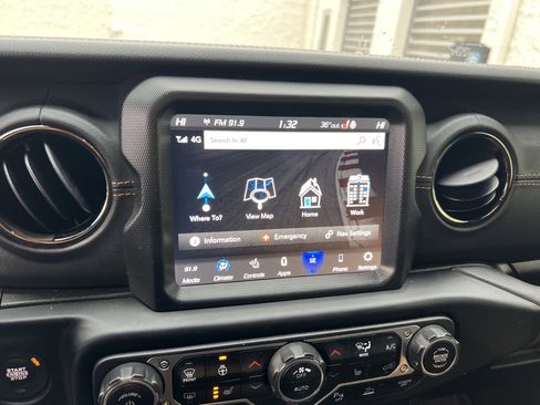 Certified 2023 Jeep Gladiator Overland image 24