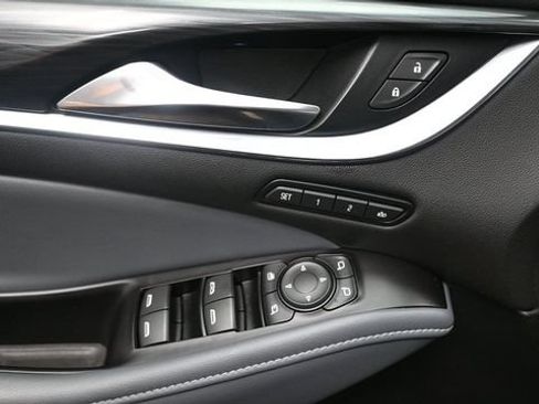 Used 2018 Buick Enclave Premium AWD/4WD image 16