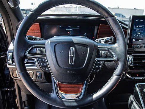 Used 2024 Lincoln Navigator Reserve w/ Monochromatic Package image 8