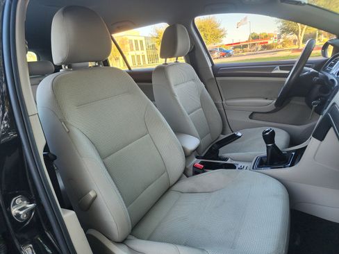 Used 2019 Volkswagen Golf S image 15