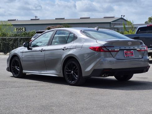 Used 2025 Toyota Camry SE FWD image 3