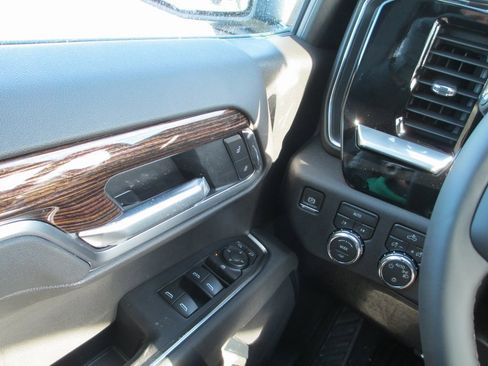 New 2026 GMC Sierra 1500 SLE image 14