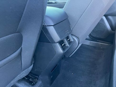 Used 2025 Chevrolet Equinox LT image 24