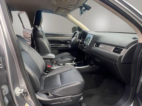 Used 2019 Mitsubishi Outlander SEL AWD/4WD image 32