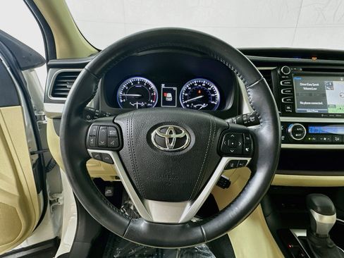 Used 2017 Toyota Highlander Limited FWD image 11
