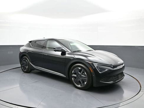 New 2025 Kia EV6 Light w/ Light LR Technology Package image 4