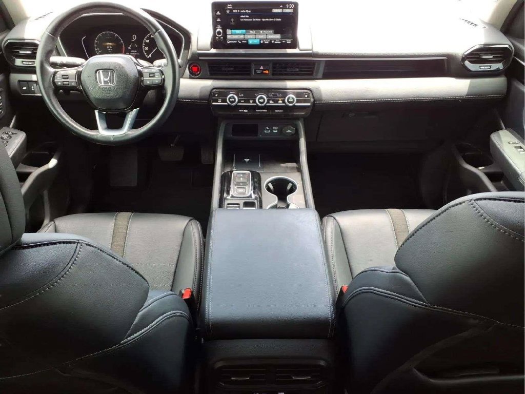 Used 2025 Honda Pilot Touring image 10