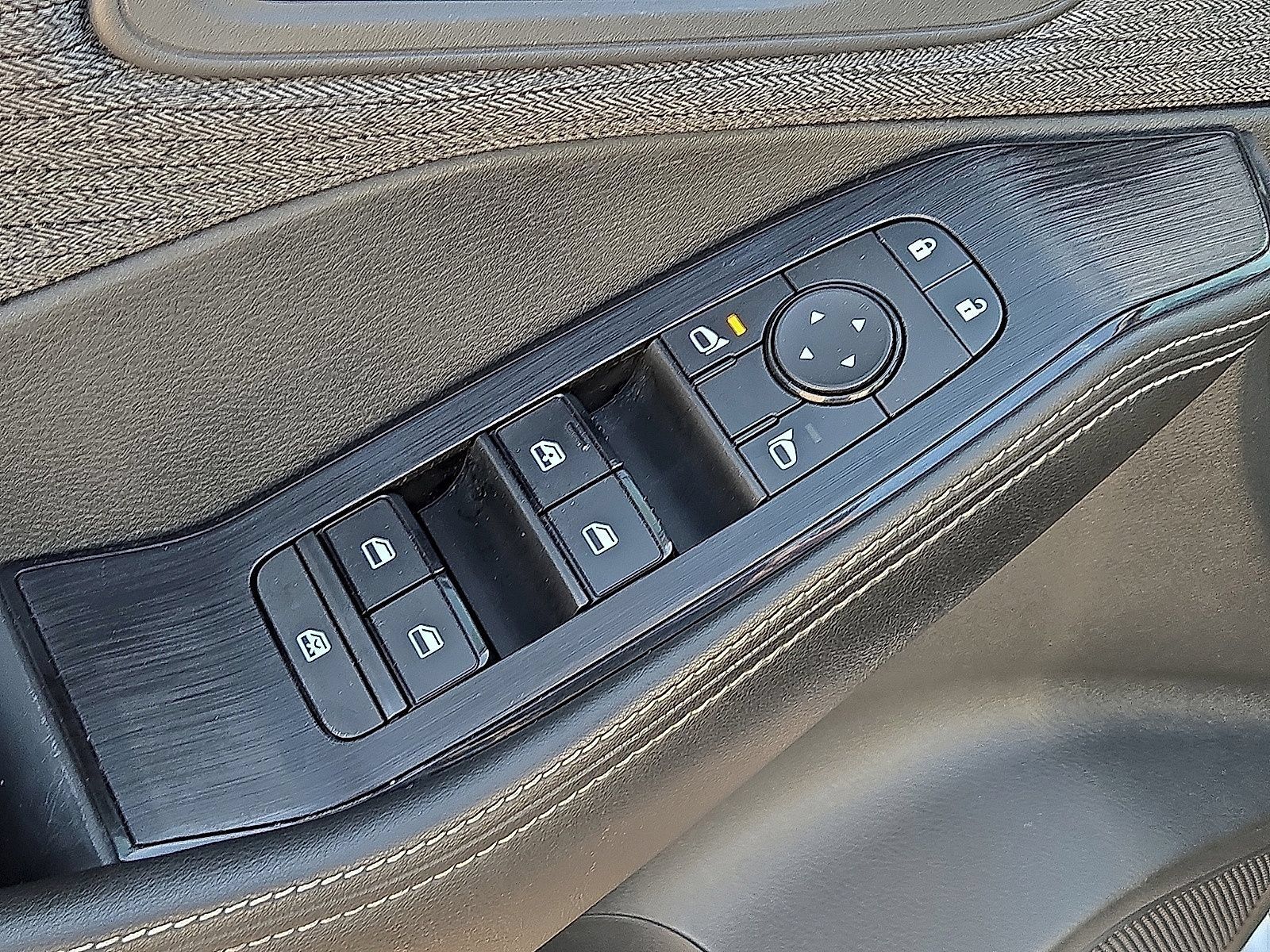 Used 2022 Nissan Rogue SV FWD image 21