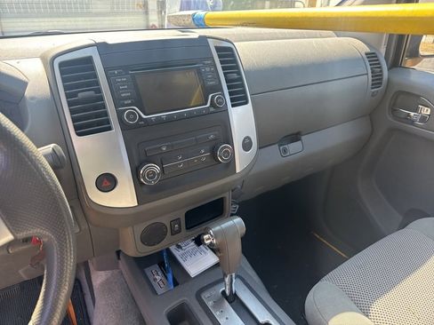 Used 2016 Nissan Frontier SV image 6